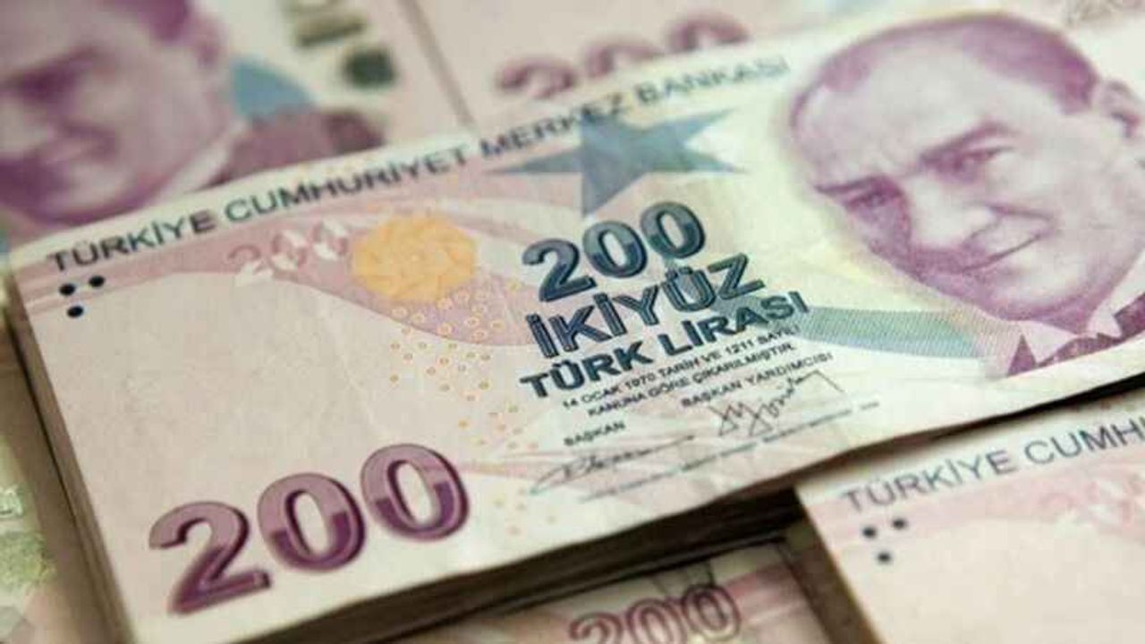 Banka hesaplarınızı kontrol edin: Emekliye 5 bin lira ikramiye bugünden itibaren hesaplarda