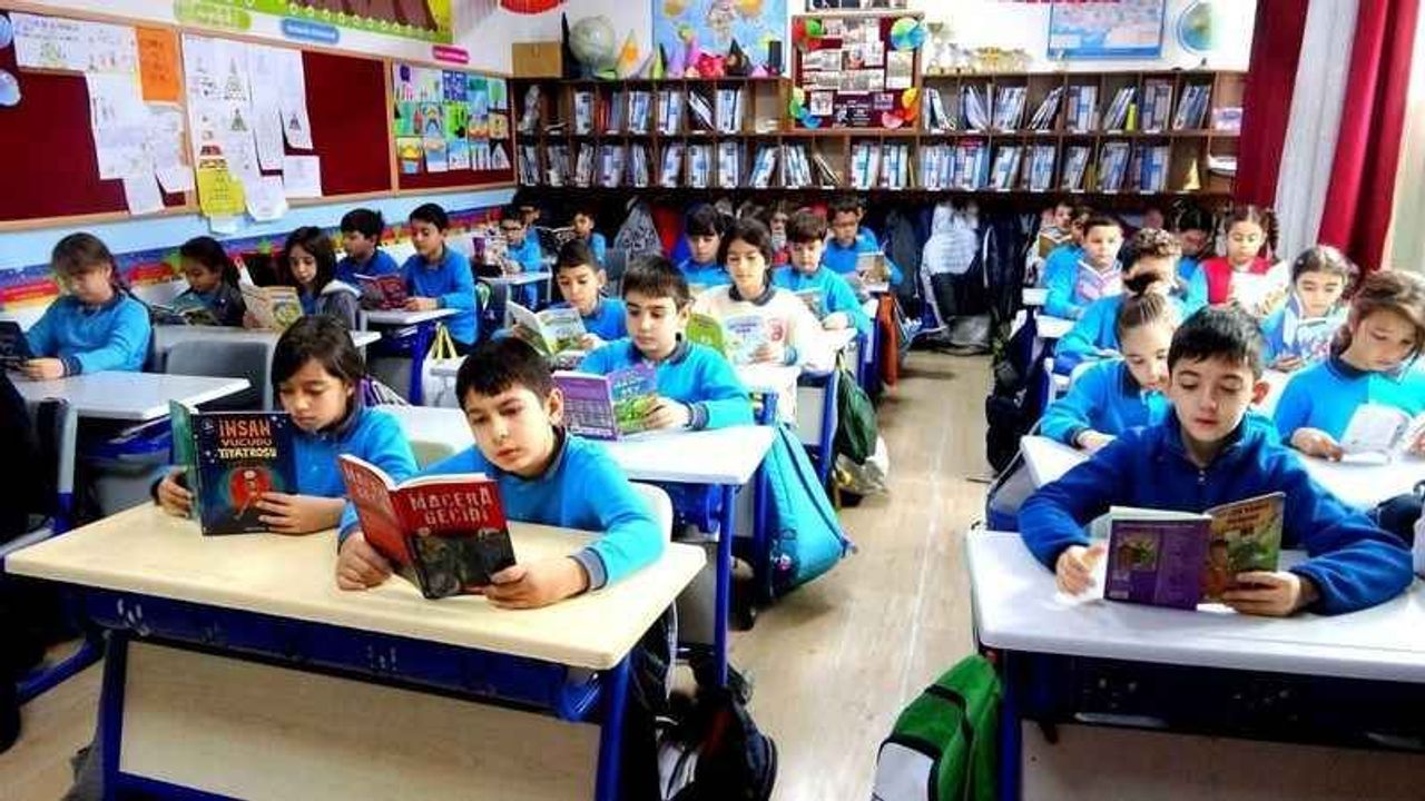 "Bir Kitap Bir İnsan Projesi” Menteşe'de yoğun ilgi gördü