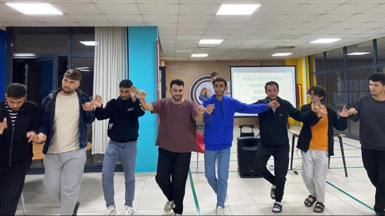 Muğla Erkek Öğrenci Yurdu’nda “Biz Bize Moral Gecesi” ile Stres Atıldı
