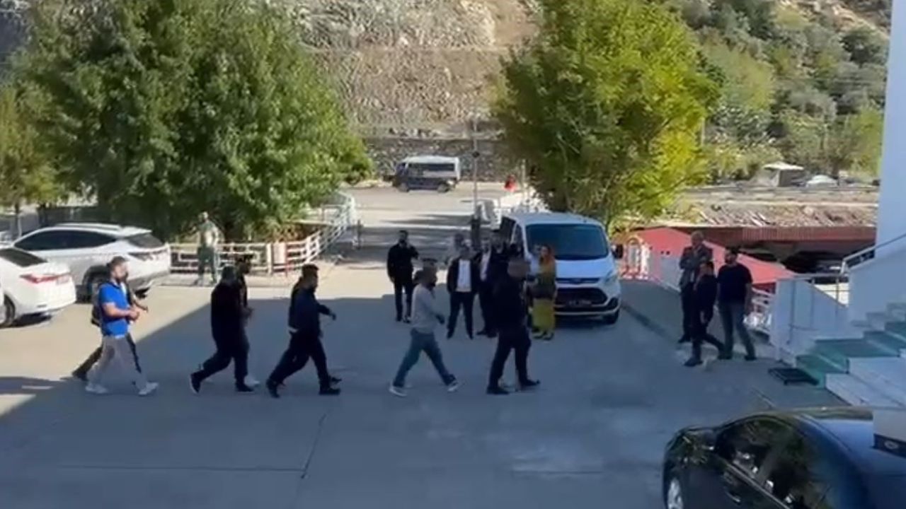 Muğla’da tefecilik operasyonu, gözaltına alınan 5 kişi adliyeye sevk edildi