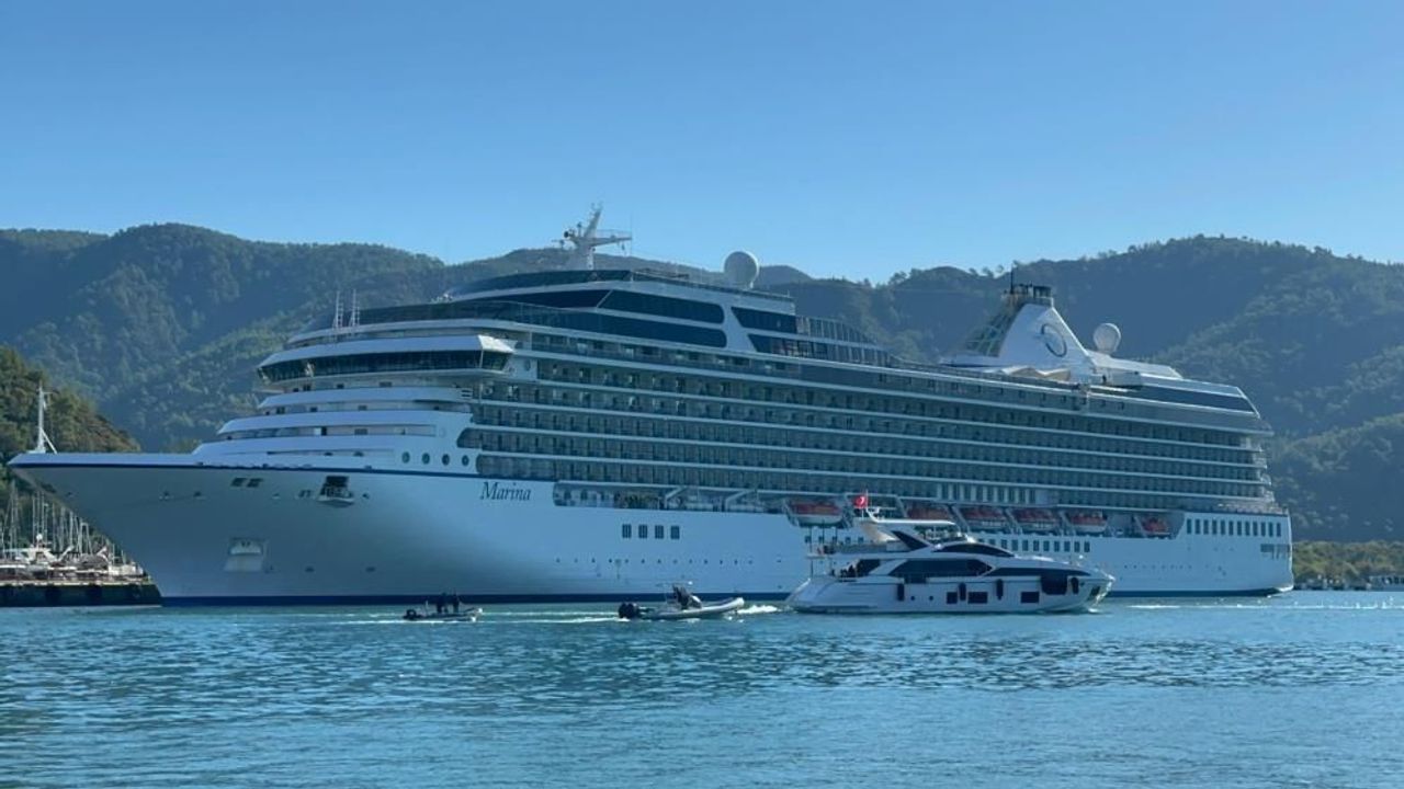  Lüks kurvaziyer "Marina" Marmaris Limanı’na 1194 yolcu getirdi