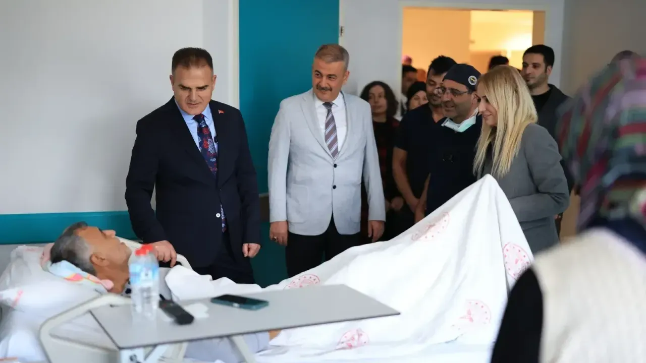 Vali İdris Akbıyık’tan Hastaneye Anlamlı Ziyaret