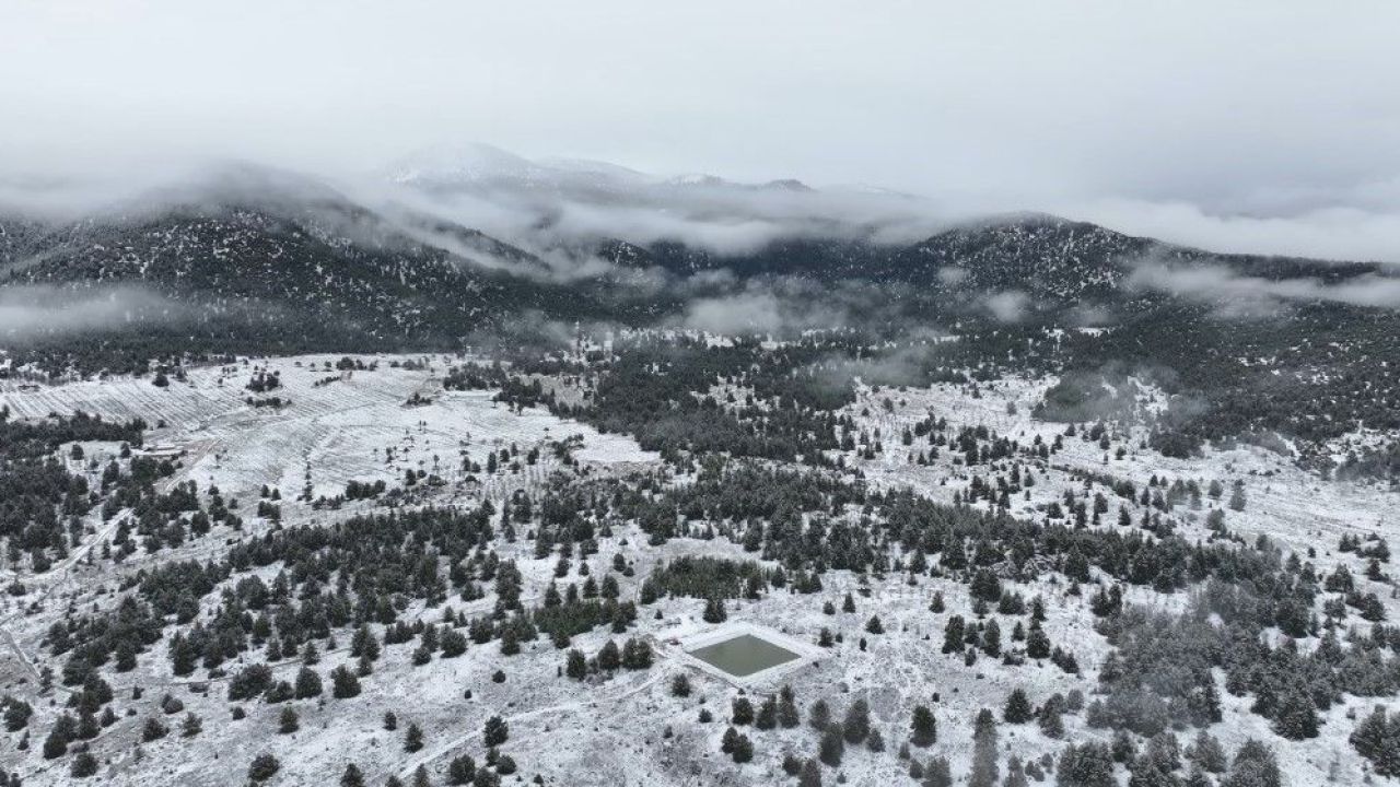Seydikemer yaylaları beyaza büründü