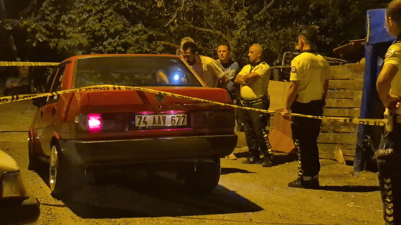 Polisten kaçan ehliyetsiz sürücü evinin önünde akrabasına çarptı