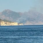 Marmaris Aksaz’da Yangın: Rüzgâr Alevleri Büyütüyor
