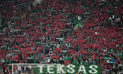 Bursaspor tribünleri Türk bayraklarıyla donatıldı