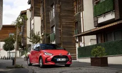 Hodri Meydan Geldi: Toyota Yaris Hybrid Artık Clio Parası