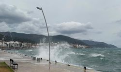 Marmaris’te fırtına etkisini göstermeye devam ediyor