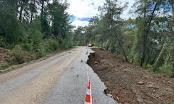 Ortaca’da heyelan yolu kapattı