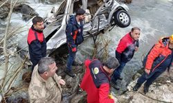Otomobil uçuruma yuvarlandı: 3 ölü, 5 ağır yaralı