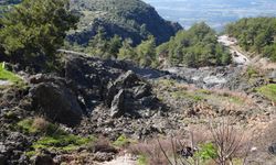 Seydikemer’de heyelan nedeniyle yol kapandı