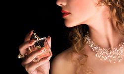 Bir Parfüm Neden İlk Anda Büyüler, Saatler Sonra Vazgeçilmez Olur?