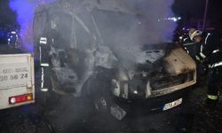 Sevgilisinin Aracını Yaktı, Kendi Minibüsünü de Ateşe Verdi