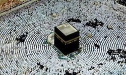 Kabe'de hacılar Hû der Allah ilahisinin sözleri! Kabe'de hacılar Hû der Allah kim söylüyor?