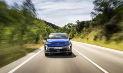 Yeni Renault Captur E-Tech Türkiye’de: Hibrit Teknoloji, Donanım, Fiyat ve Rakip Analizi