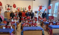 Bodrum’da öğrenciler kırmızı beyaz ay yıldızlı kıyafetlerle eğitime başladı