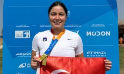 Milli Yüzücü Bengisu Avcı, Abu Dhabi’de Dünya Şampiyonu Oldu