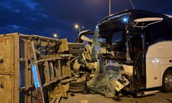 Otobüs ve Kamyonet Çarpıştı: 5 yaralı!