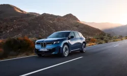 BMW iX3 Türkiye’ye geldi: Tek şarjla 805 km