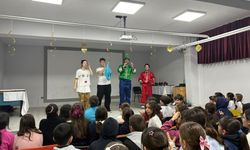 Menteşe’de Hacivat ve Karagöz Rüzgarı: Gönüllü Gençler Sahne Aldı