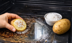 Fırındaki yağları saniyede söküyor: Sırrı mutfakta!