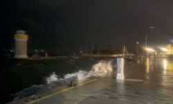 Marmaris’te şiddetli fırtına etkili oldu