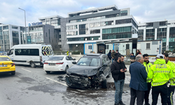 Otomobil karşı şeride geçti, 4 araç birbirine girdi: 4 yaralı