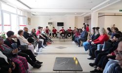 Liseli Gençlerden Huzurevi Sakinlerine Müzik Ziyafeti