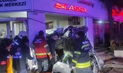 Bodrum’da Feci Kaza: Araç Dükkâna Girdi, 3 Yaralı