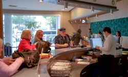 Marmaris’te Turist Kafilesi Çiçeklerle Karşılandı