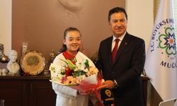 Muğla’da koltuk Azra’ya emanet edildi