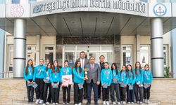 Menteşe’nin şampiyon hokey takımı yarı finalde