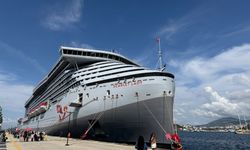 Dev kruvaziyer gemiler, 2 bin 636 turistle Bodrum'a geldi