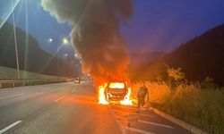 Sürücü Yanan Araçta Altınlarını Aradı