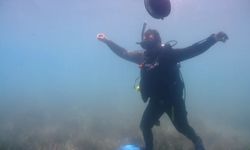 Bodrum'da su altında zeybek oynadılar