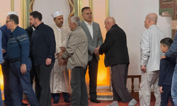 Vali Akbıyık Bayram Namazı Sonrası Vatandaşlarla Bayramlaştı