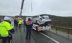 Otomobil uçuruma yuvarlandı: 1 ölü, 1 ağır yaralı