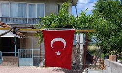 Denizli’de Şehit Evine Bayrak Asıldı