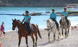 Ölüdeniz’de Atlı Jandarma Timleri Göreve Başladı