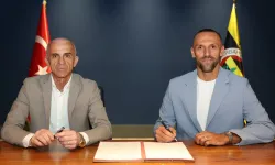 Vedat Muriqi resmen Fenerbahçe'de! Yıldız futbolcu imzayı attı
