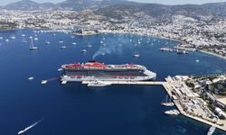 Scarlet Lady Kruvaziyeri Bodrum Limanı’na Hareket Kattı