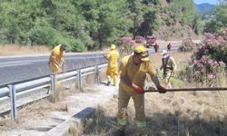 Marmaris’te Yangın Riskine Karşı Yol Kenarlarında Temizlik Çalışması