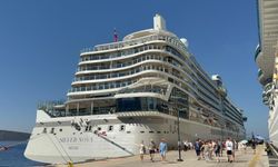 İki Dev Kruvaziyer Bodrum’a 3 Bin 319 Turist Getirdi