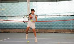Menteşe’de ücretsiz tenis kurslarında ilk servisler atıldı