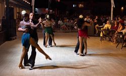 Bodrum’da Tatil Gündüz Plajda, Gece Sahne Şovlarıyla Sürüyor