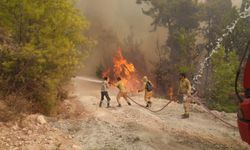 Seydikemer’den Kaş’a ulaşan yangında 8’inci saat