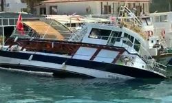 Akyaka’da Tur Teknesi Su Alarak Yan Yattı
