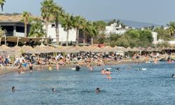 Bodrum’da sıcaklık 40 dereceyi aştı, tatilciler denize akın etti