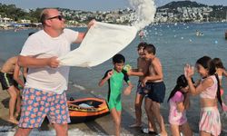 Bodrum’da Sıcaktan Bunalanlara 2 Tonluk Buz Sürprizi