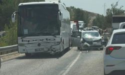 Seydikemer’de Yolcu Otobüsü ile Ticari Araç Çarpıştı: 5 Yaralı